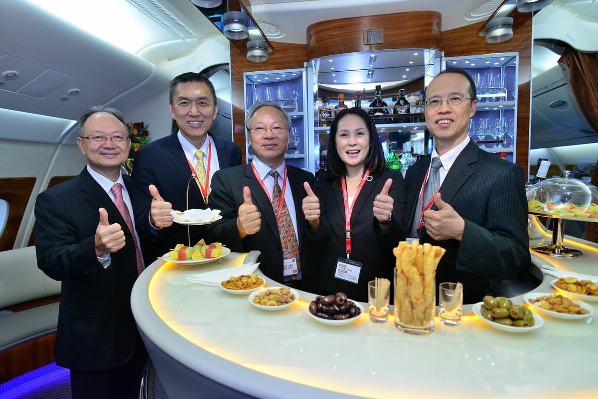 航空迷轟動! Emirates阿聯酋航空A380 世界最大民航客機首度載客抵台! 2015.7.19