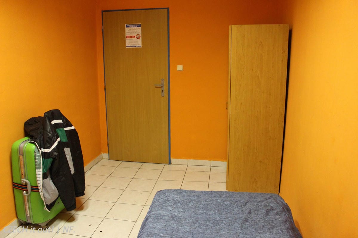 [捷克] 布拉格 HOSTEL KOTVA青年旅館 住宿心得 -機能佳，單人房400CZK起，國際學生證再打八折!
