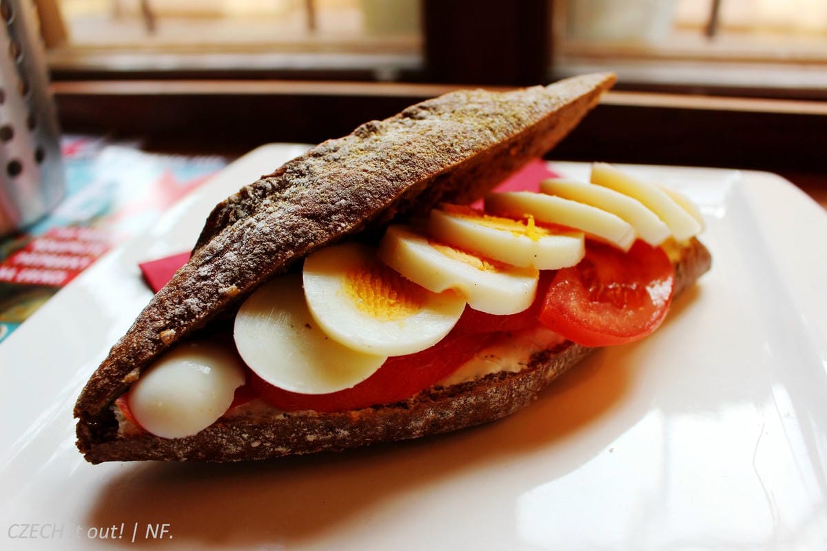 [捷克] 布拉格 HOSTEL KOTVA青年旅館 住宿心得 -機能佳，單人房400CZK起，國際學生證再打八折!