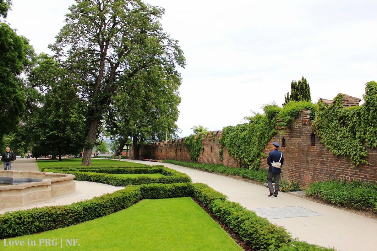 [捷克] 布拉格印象(上)-舊城廣場、舊市政廳鐘樓觀景台、克萊門特學院(世界最美圖書館)、查理大橋、布拉格城堡
