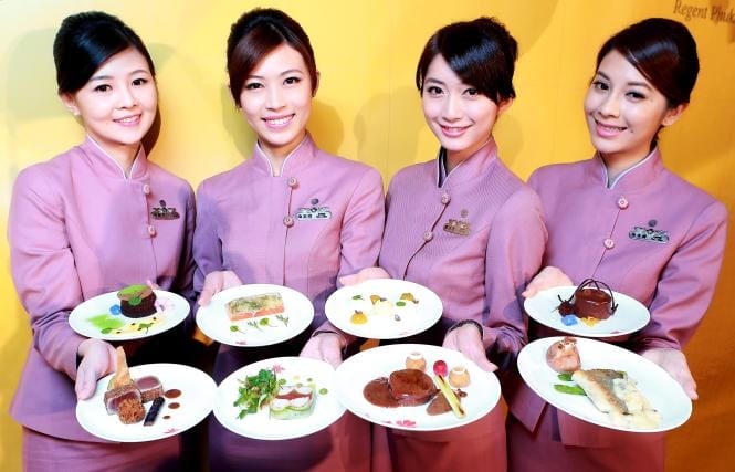 中華航空”山梅紅、紫雲灰”制服走入歷史! 柔美粉色旗袍8年風光再次回顧 2015.8