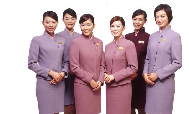 中華航空”山梅紅、紫雲灰”制服走入歷史! 柔美粉色旗袍8年風光再次回顧 2015.8