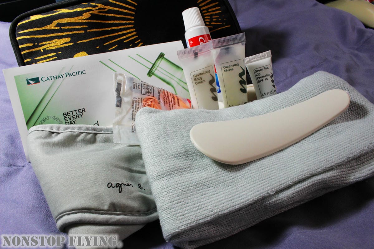 [開箱] 國泰航空 長程線商務艙 agnès b.過夜包 -質感包裝、Murad備品，小B粉絲經典收藏!
