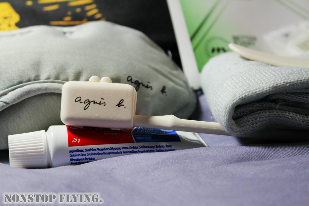 [開箱] 國泰航空 長程線商務艙 agnès b.過夜包 -質感包裝、Murad備品，小B粉絲經典收藏!