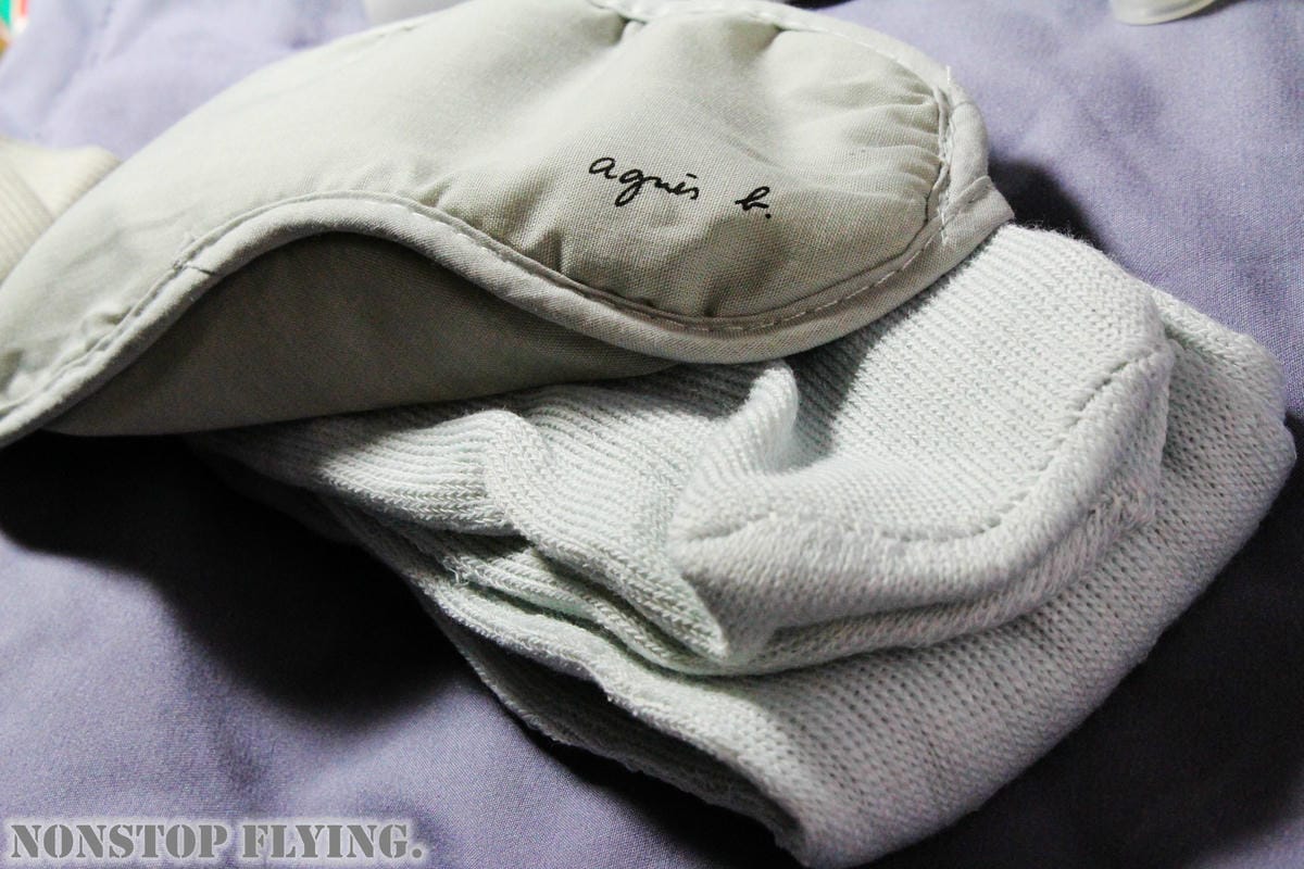 [開箱] 國泰航空 長程線商務艙 agnès b.過夜包 -質感包裝、Murad備品，小B粉絲經典收藏!