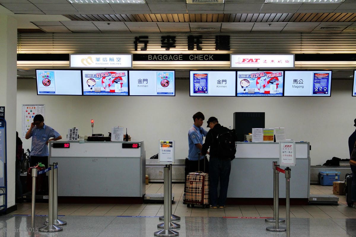 2015.11.05 遠東航空 FE067 台北-金門 飛行記錄-重回MD-82臘腸狗懷舊機艙,空中茶點驚喜服務。 - 第11張圖 2015.11.05 遠東航空 FE067 台北-金門 飛行記錄-重回MD-82臘腸狗懷舊機艙,空中茶點驚喜服務。