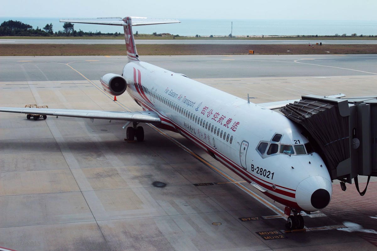 2015.11.05 遠東航空 FE067 台北-金門 飛行記錄-重回MD-82臘腸狗懷舊機艙,空中茶點驚喜服務。 - 第65張圖 2015.11.05 遠東航空 FE067 台北-金門 飛行記錄-重回MD-82臘腸狗懷舊機艙,空中茶點驚喜服務。