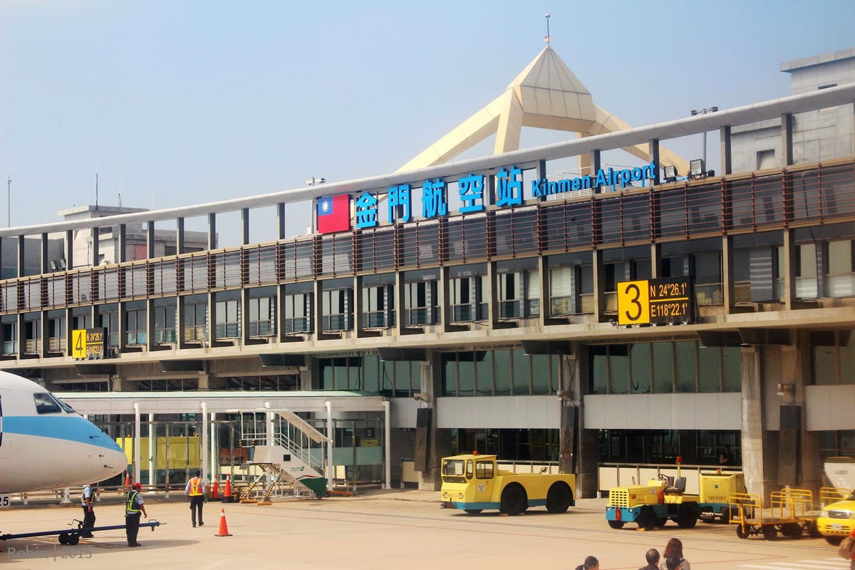 2015.11.05 遠東航空 FE067 台北-金門 飛行記錄-重回MD-82臘腸狗懷舊機艙,空中茶點驚喜服務。 - 第54張圖 2015.11.05 遠東航空 FE067 台北-金門 飛行記錄-重回MD-82臘腸狗懷舊機艙,空中茶點驚喜服務。