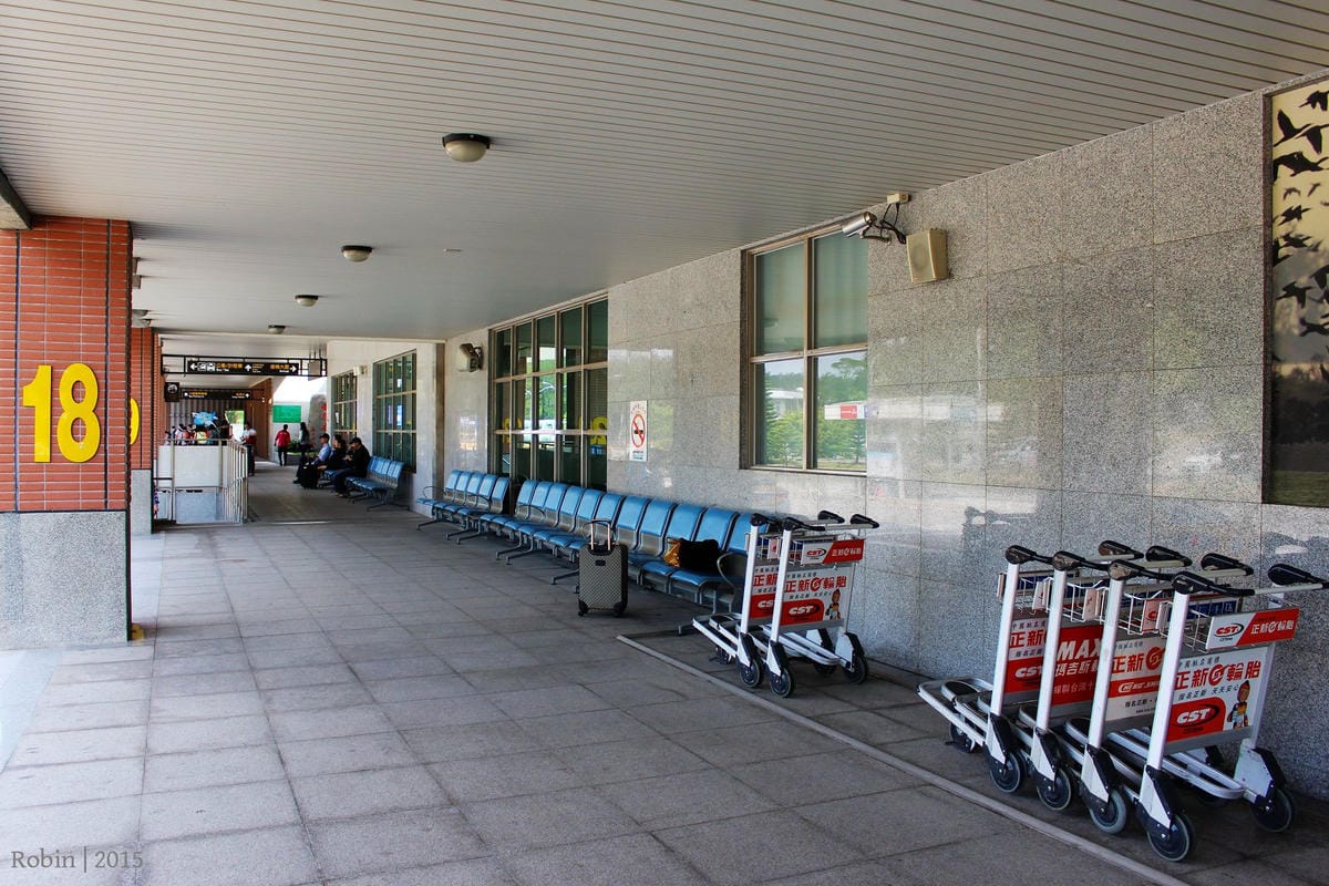 2015.11.05 遠東航空 FE067 台北-金門 飛行記錄-重回MD-82臘腸狗懷舊機艙,空中茶點驚喜服務。 - 第62張圖 2015.11.05 遠東航空 FE067 台北-金門 飛行記錄-重回MD-82臘腸狗懷舊機艙,空中茶點驚喜服務。