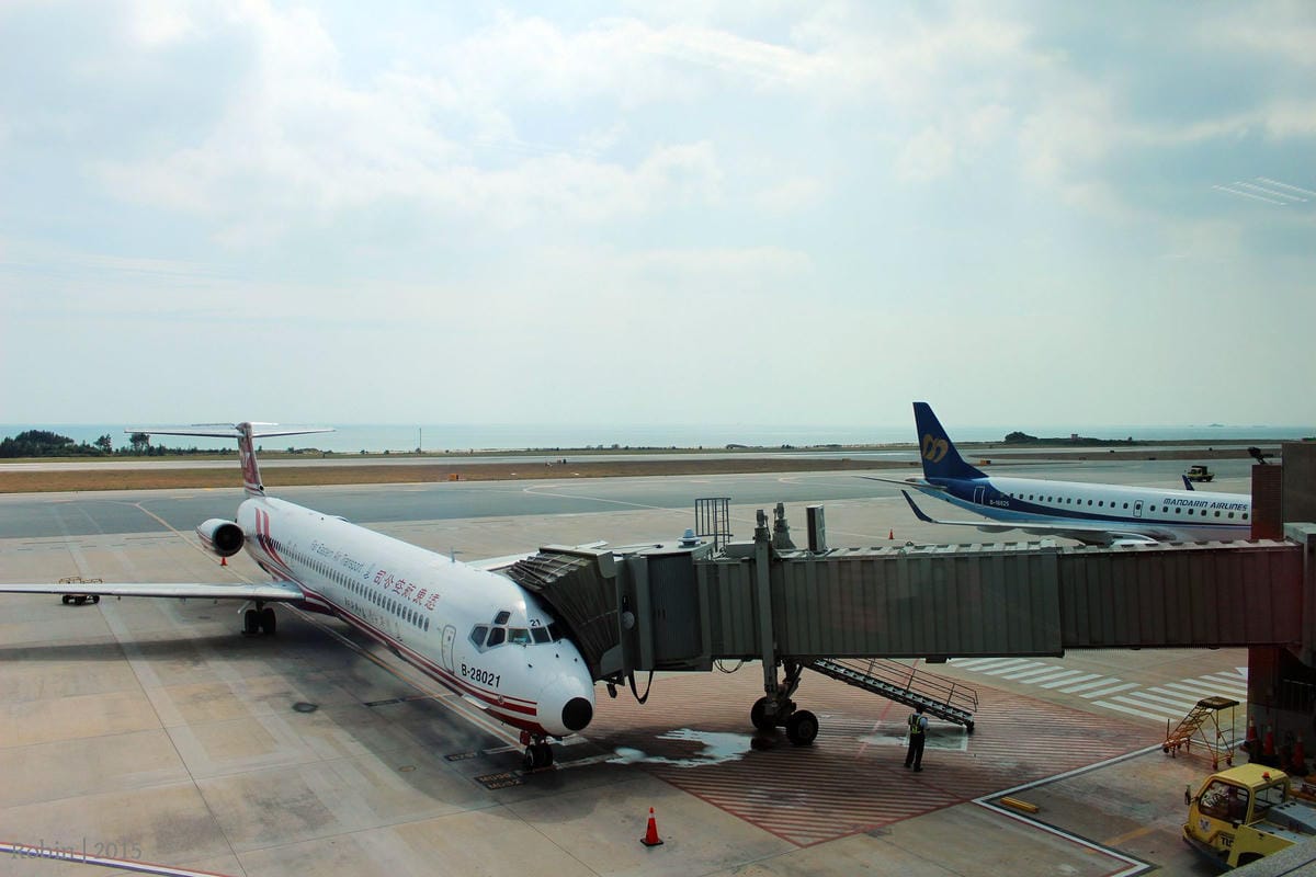 2015.11.05 遠東航空 FE067 台北-金門 飛行記錄-重回MD-82臘腸狗懷舊機艙,空中茶點驚喜服務。 - 第60張圖 2015.11.05 遠東航空 FE067 台北-金門 飛行記錄-重回MD-82臘腸狗懷舊機艙,空中茶點驚喜服務。