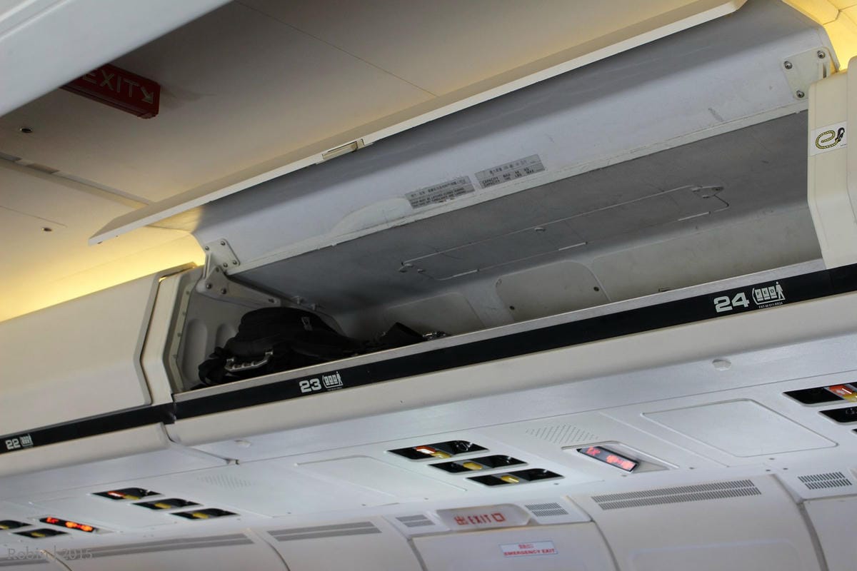 2015.11.05 遠東航空 FE067 台北-金門 飛行記錄-重回MD-82臘腸狗懷舊機艙,空中茶點驚喜服務。 - 第41張圖 2015.11.05 遠東航空 FE067 台北-金門 飛行記錄-重回MD-82臘腸狗懷舊機艙,空中茶點驚喜服務。