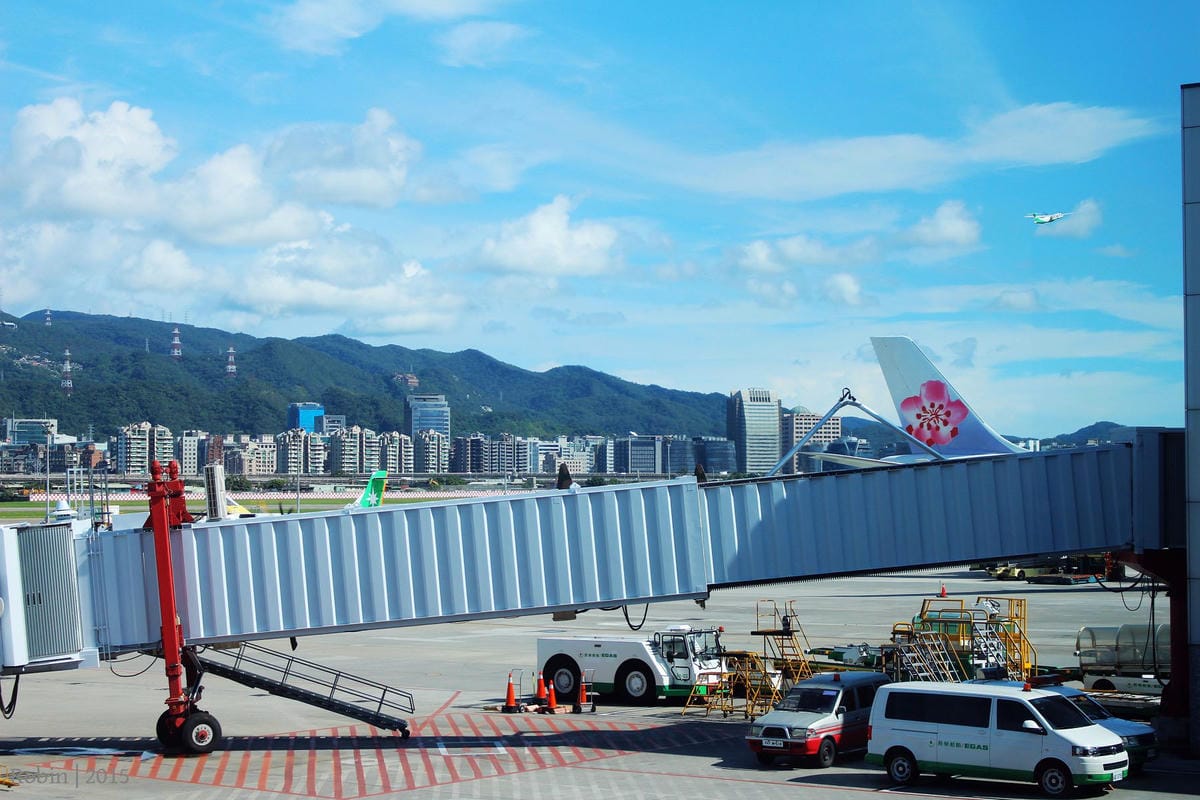 2015.11.05 遠東航空 FE067 台北-金門 飛行記錄-重回MD-82臘腸狗懷舊機艙,空中茶點驚喜服務。 - 第26張圖 2015.11.05 遠東航空 FE067 台北-金門 飛行記錄-重回MD-82臘腸狗懷舊機艙,空中茶點驚喜服務。