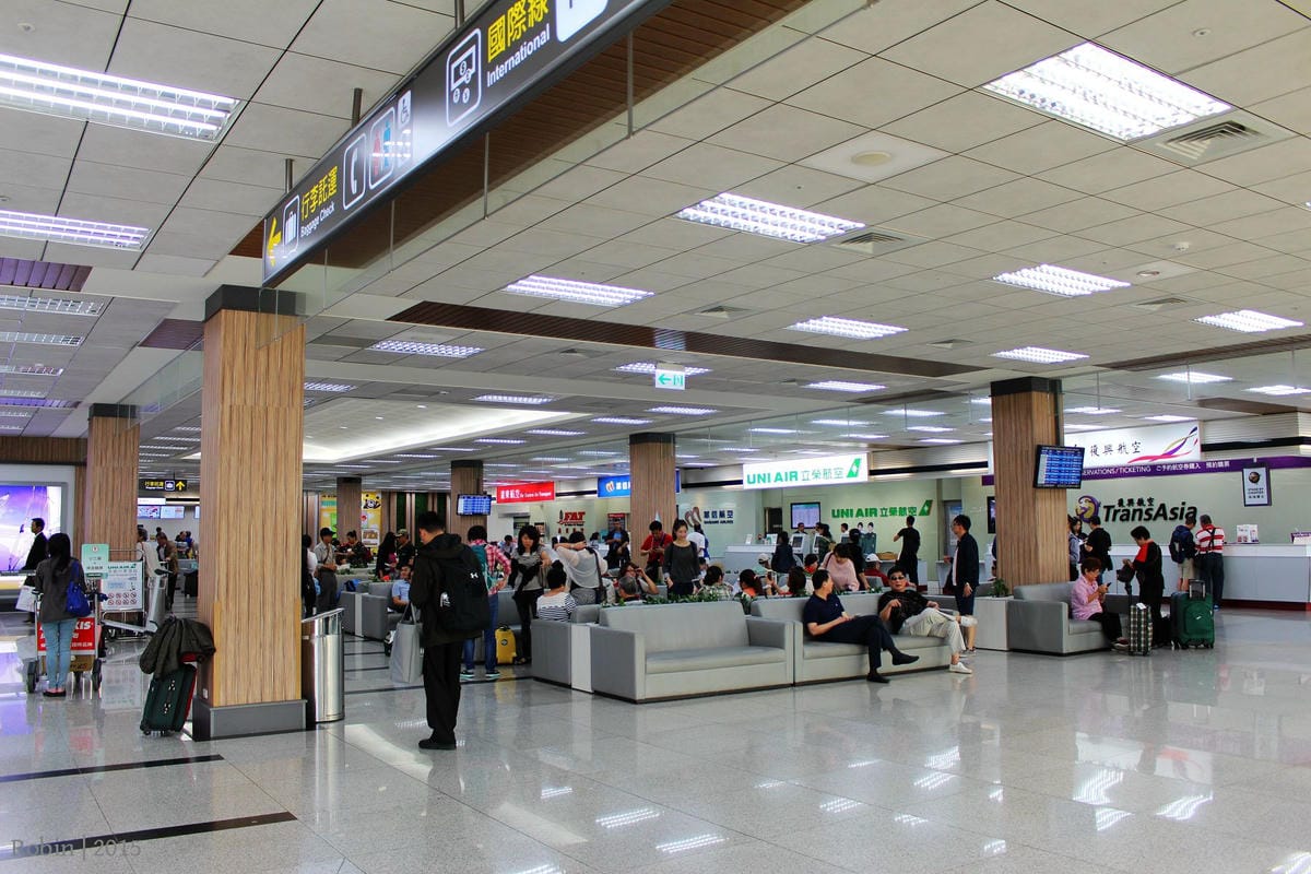 2015.11.05 遠東航空 FE067 台北-金門 飛行記錄-重回MD-82臘腸狗懷舊機艙,空中茶點驚喜服務。 - 第3張圖 2015.11.05 遠東航空 FE067 台北-金門 飛行記錄-重回MD-82臘腸狗懷舊機艙,空中茶點驚喜服務。