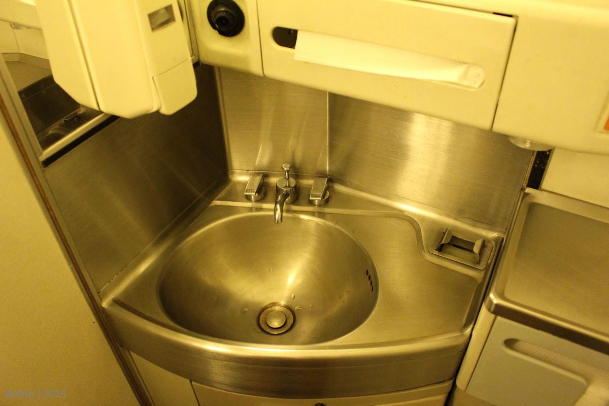 2015.11.05 遠東航空 FE067 台北-金門 飛行記錄-重回MD-82臘腸狗懷舊機艙,空中茶點驚喜服務。 - 第45張圖 2015.11.05 遠東航空 FE067 台北-金門 飛行記錄-重回MD-82臘腸狗懷舊機艙,空中茶點驚喜服務。