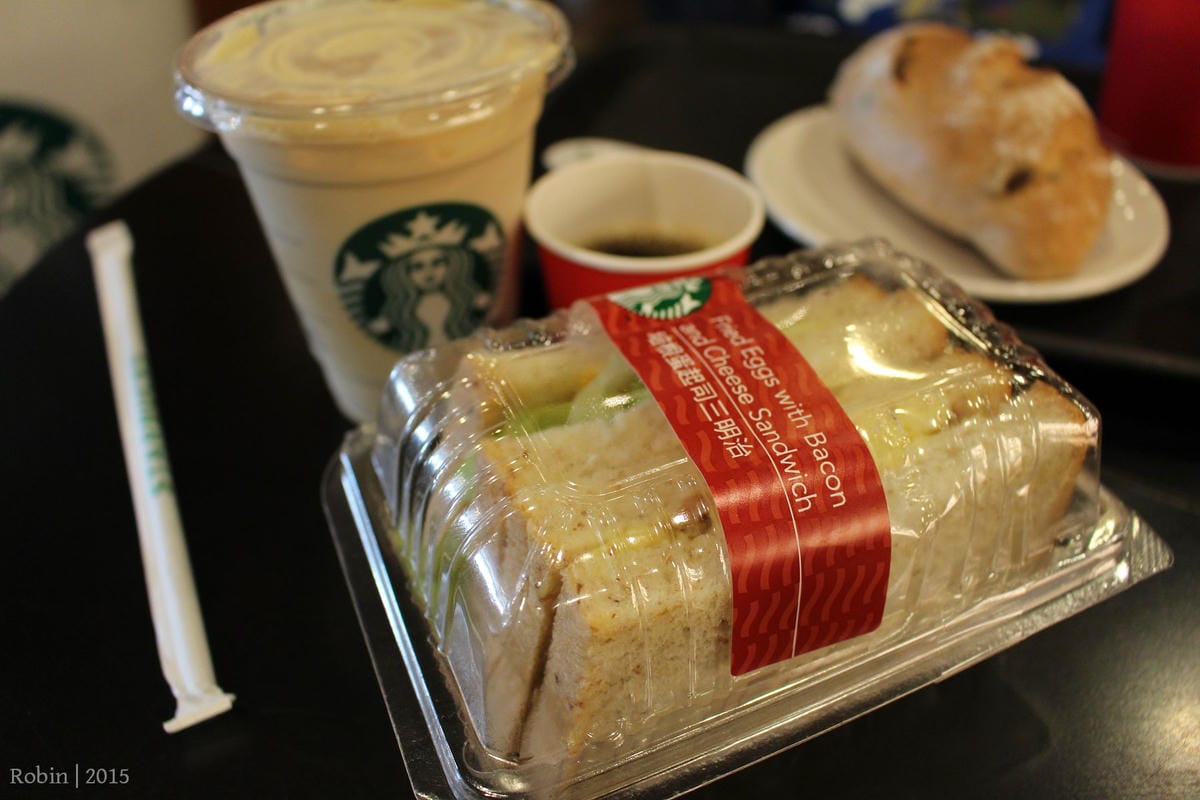 2015.11.05 遠東航空 FE067 台北-金門 飛行記錄-重回MD-82臘腸狗懷舊機艙,空中茶點驚喜服務。 - 第14張圖 2015.11.05 遠東航空 FE067 台北-金門 飛行記錄-重回MD-82臘腸狗懷舊機艙,空中茶點驚喜服務。