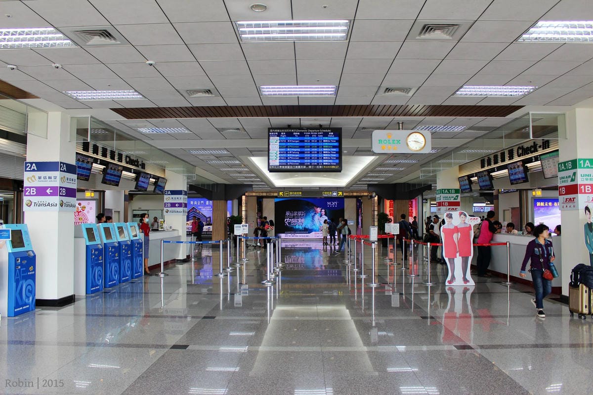 2015.11.05 遠東航空 FE067 台北-金門 飛行記錄-重回MD-82臘腸狗懷舊機艙,空中茶點驚喜服務。 - 第5張圖 2015.11.05 遠東航空 FE067 台北-金門 飛行記錄-重回MD-82臘腸狗懷舊機艙,空中茶點驚喜服務。