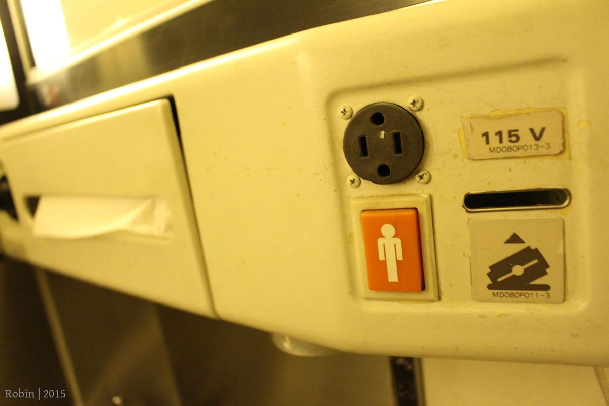 2015.11.05 遠東航空 FE067 台北-金門 飛行記錄-重回MD-82臘腸狗懷舊機艙,空中茶點驚喜服務。 - 第46張圖 2015.11.05 遠東航空 FE067 台北-金門 飛行記錄-重回MD-82臘腸狗懷舊機艙,空中茶點驚喜服務。