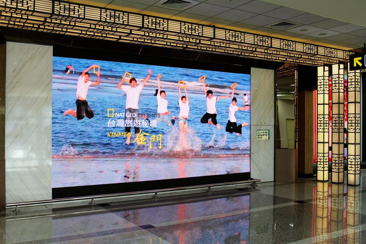 2015.11.05 遠東航空 FE067 台北-金門 飛行記錄-重回MD-82臘腸狗懷舊機艙,空中茶點驚喜服務。 - 第12張圖 2015.11.05 遠東航空 FE067 台北-金門 飛行記錄-重回MD-82臘腸狗懷舊機艙,空中茶點驚喜服務。
