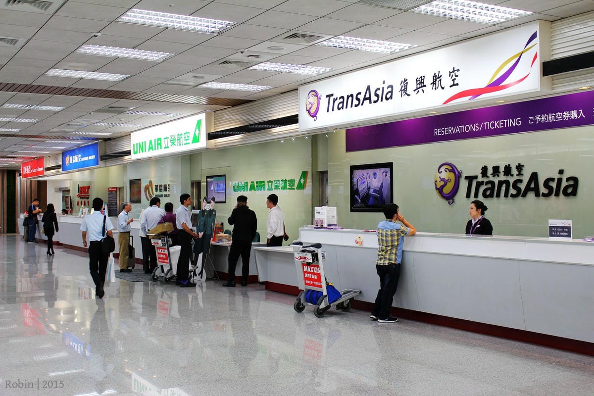 2015.11.05 遠東航空 FE067 台北-金門 飛行記錄-重回MD-82臘腸狗懷舊機艙,空中茶點驚喜服務。 - 第4張圖 2015.11.05 遠東航空 FE067 台北-金門 飛行記錄-重回MD-82臘腸狗懷舊機艙,空中茶點驚喜服務。