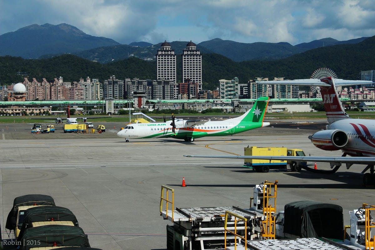 2015.11.05 遠東航空 FE067 台北-金門 飛行記錄-重回MD-82臘腸狗懷舊機艙,空中茶點驚喜服務。 - 第22張圖 2015.11.05 遠東航空 FE067 台北-金門 飛行記錄-重回MD-82臘腸狗懷舊機艙,空中茶點驚喜服務。