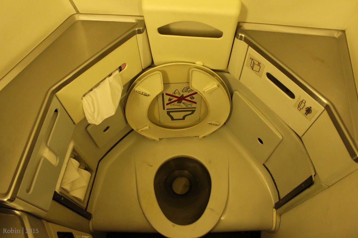 2015.11.05 遠東航空 FE067 台北-金門 飛行記錄-重回MD-82臘腸狗懷舊機艙,空中茶點驚喜服務。 - 第48張圖 2015.11.05 遠東航空 FE067 台北-金門 飛行記錄-重回MD-82臘腸狗懷舊機艙,空中茶點驚喜服務。