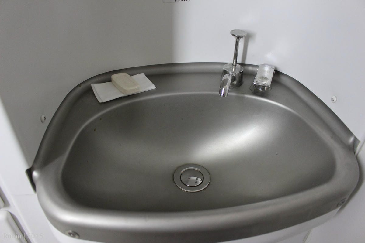 2015.11.07 復興航空 GE240 金門-台北 飛行記錄-ATR 72-600新穎機艙,期盼興航越來越好! - 第45張圖 2015.11.07 復興航空 GE240 金門-台北 飛行記錄-ATR 72-600新穎機艙,期盼興航越來越好!