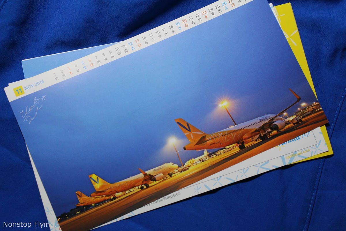 [開箱] 香草航空2016年月曆–黃藍繽紛香草與機隊寫真