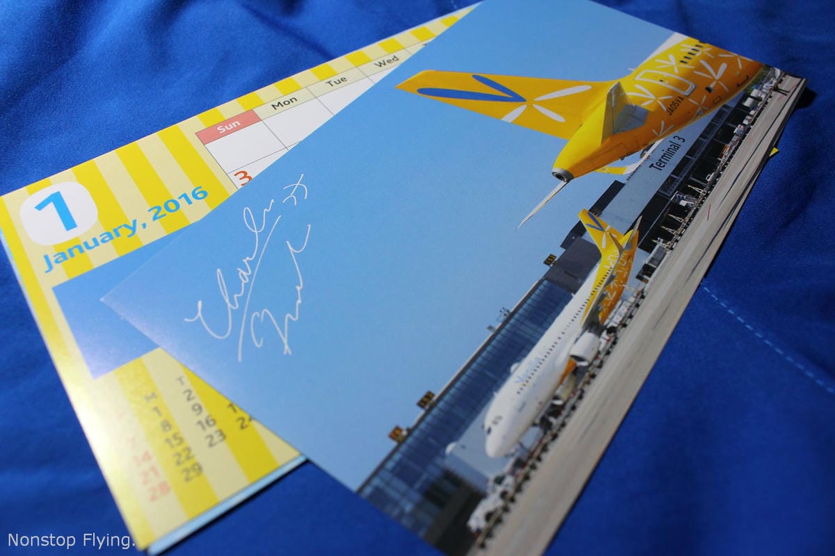 [開箱] 香草航空2016年月曆–黃藍繽紛香草與機隊寫真