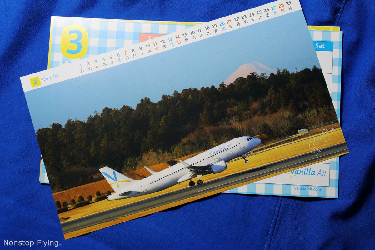 [開箱] 香草航空2016年月曆–黃藍繽紛香草與機隊寫真