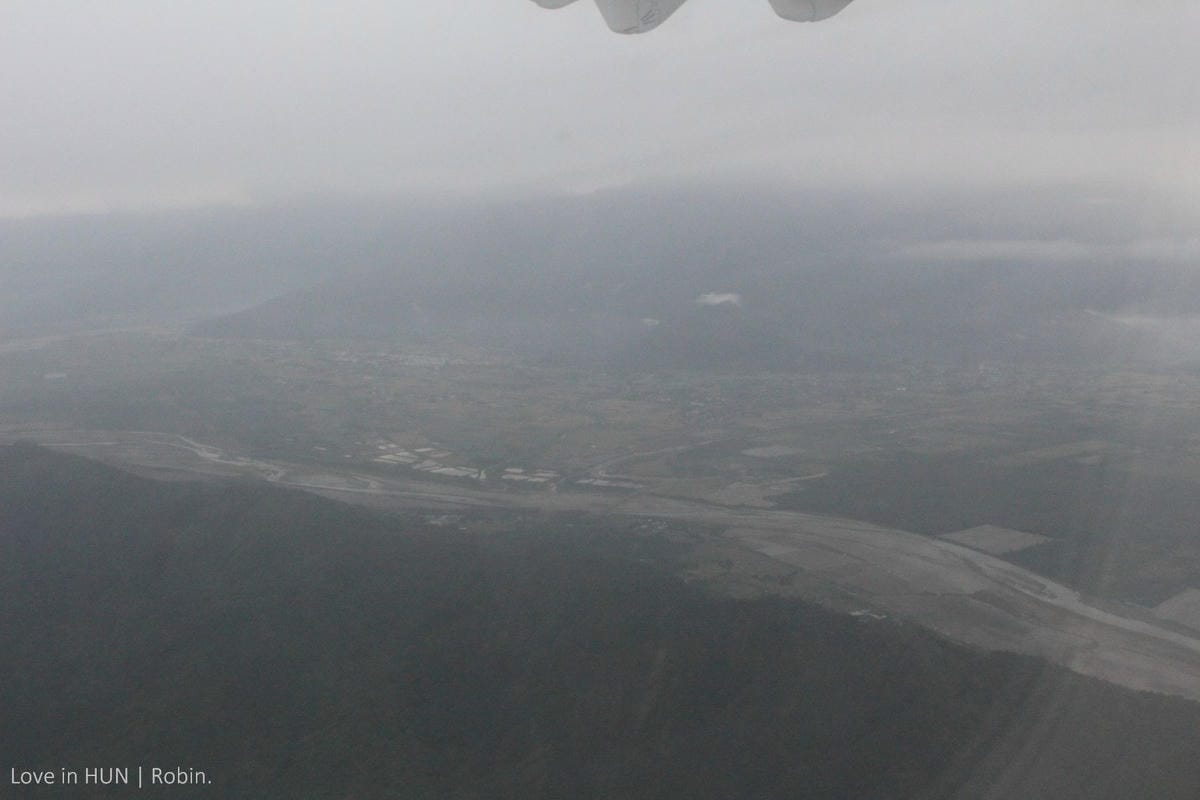 2015.12.05 復興航空 GE013 台北-花蓮 飛行記錄 – 電子用品規範放寬，鏡頭解嚴看見台灣!