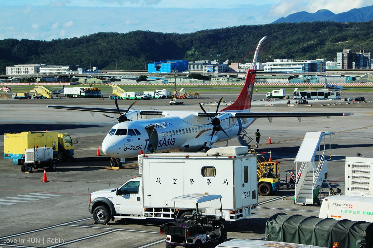 2015.12.05 復興航空 GE013 台北-花蓮 飛行記錄 – 電子用品規範放寬,鏡頭解嚴看見台灣! - 第15張圖 2015.12.05 復興航空 GE013 台北-花蓮 飛行記錄 – 電子用品規範放寬,鏡頭解嚴看見台灣!