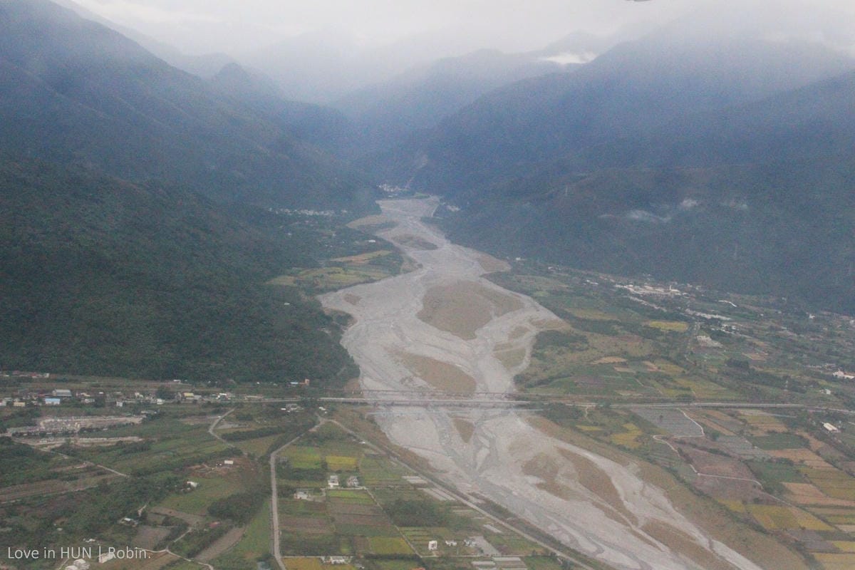 2015.12.05 復興航空 GE013 台北-花蓮 飛行記錄 – 電子用品規範放寬,鏡頭解嚴看見台灣! - 第49張圖 2015.12.05 復興航空 GE013 台北-花蓮 飛行記錄 – 電子用品規範放寬,鏡頭解嚴看見台灣!