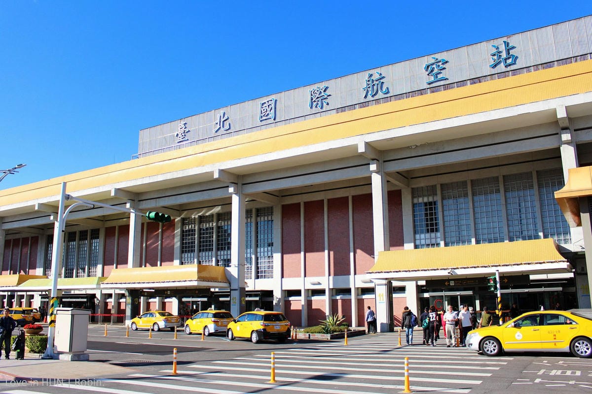 2015.12.05 復興航空 GE013 台北-花蓮 飛行記錄 – 電子用品規範放寬,鏡頭解嚴看見台灣! - 第2張圖 2015.12.05 復興航空 GE013 台北-花蓮 飛行記錄 – 電子用品規範放寬,鏡頭解嚴看見台灣!