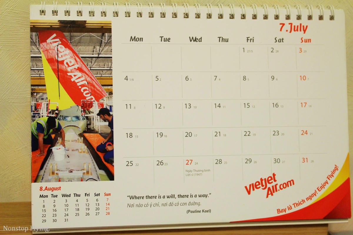 [開箱] 越捷航空 2016年月曆 – 乘客瘋搶、史上最火辣，看了讓人鼻血直流的航空公司月曆!