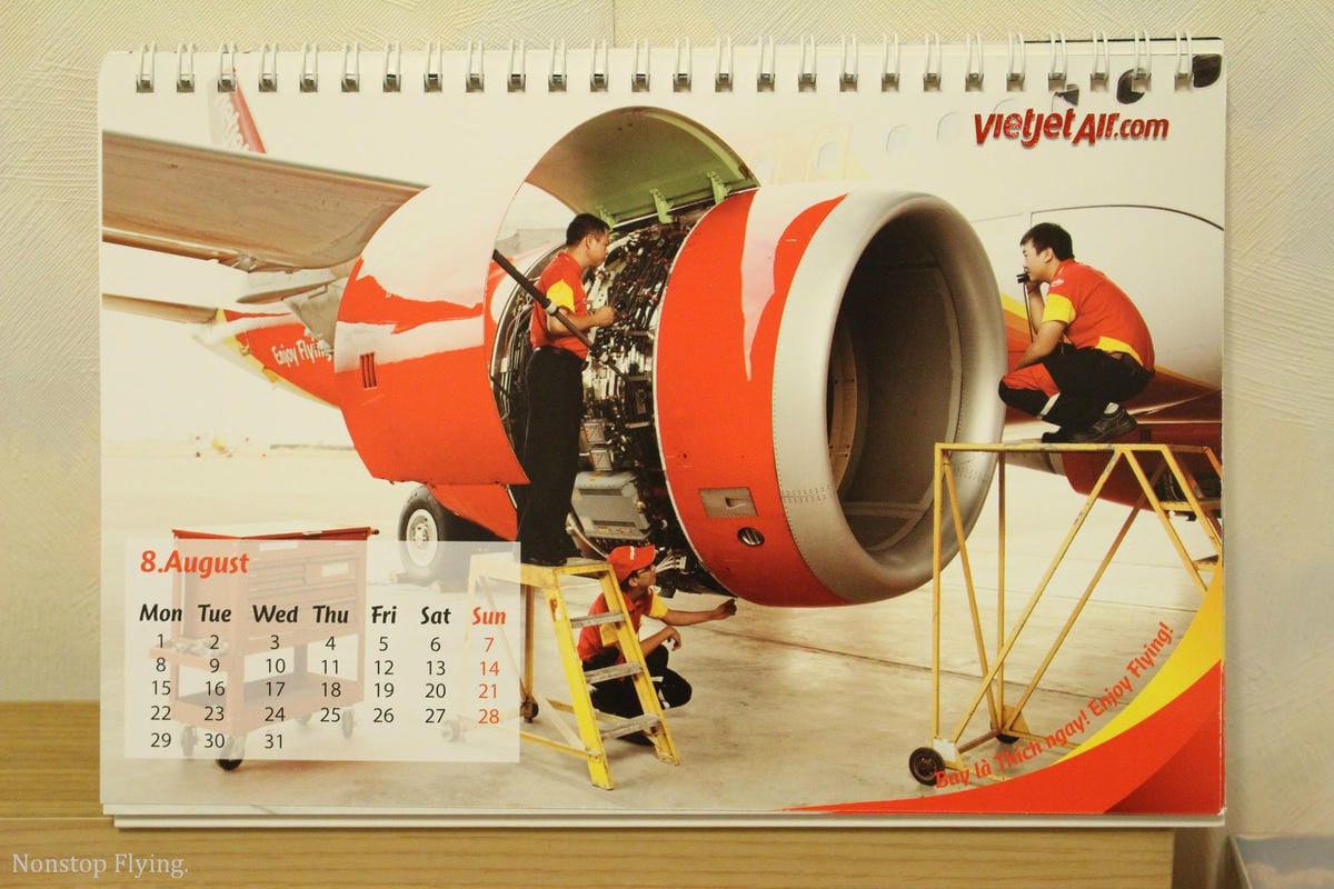 [開箱] 越捷航空 2016年月曆 – 乘客瘋搶、史上最火辣，看了讓人鼻血直流的航空公司月曆!