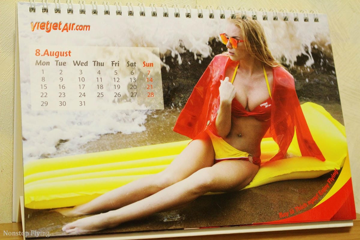 [開箱] 越捷航空 2016年月曆 – 乘客瘋搶、史上最火辣，看了讓人鼻血直流的航空公司月曆!