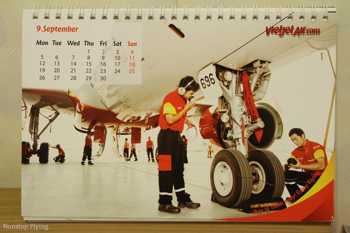[開箱] 越捷航空 2016年月曆 – 乘客瘋搶、史上最火辣，看了讓人鼻血直流的航空公司月曆!