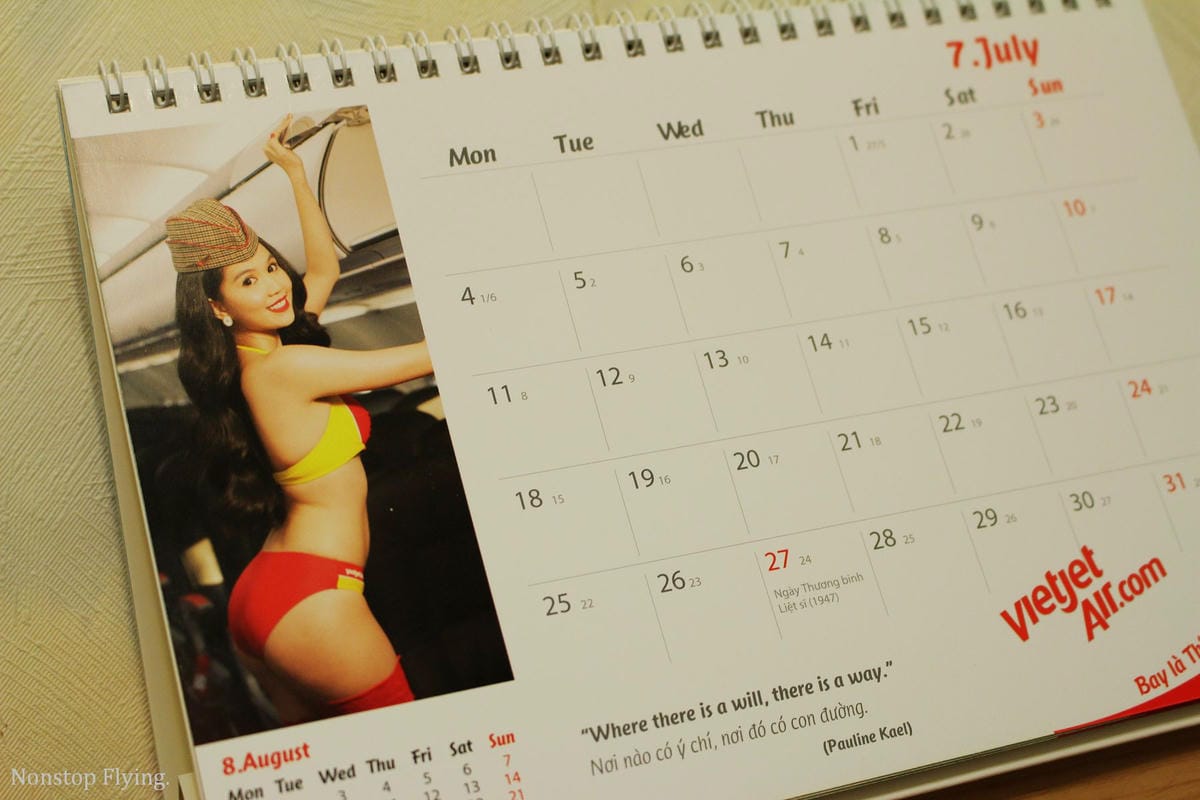 [開箱] 越捷航空 2016年月曆 – 乘客瘋搶、史上最火辣，看了讓人鼻血直流的航空公司月曆!