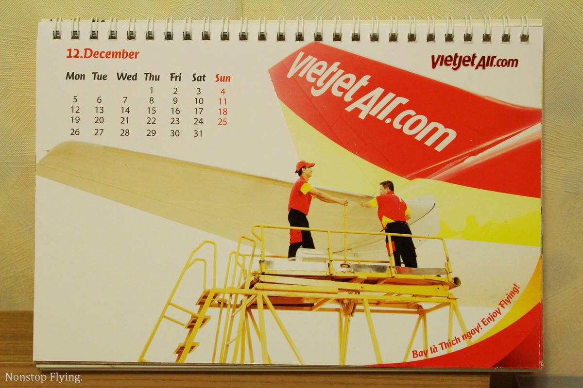 [開箱] 越捷航空 2016年月曆 – 乘客瘋搶、史上最火辣，看了讓人鼻血直流的航空公司月曆!