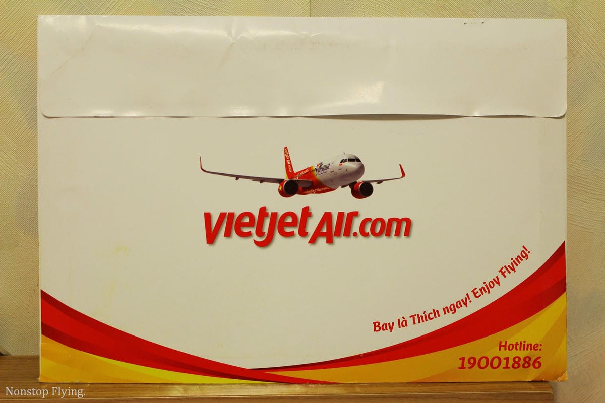 [開箱] 越捷航空 2016年月曆 – 乘客瘋搶、史上最火辣，看了讓人鼻血直流的航空公司月曆!