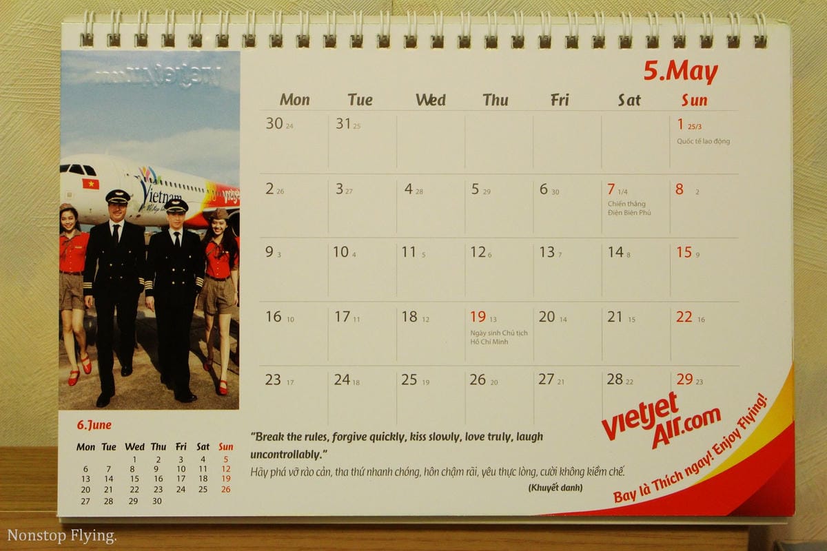 [開箱] 越捷航空 2016年月曆 – 乘客瘋搶、史上最火辣，看了讓人鼻血直流的航空公司月曆!
