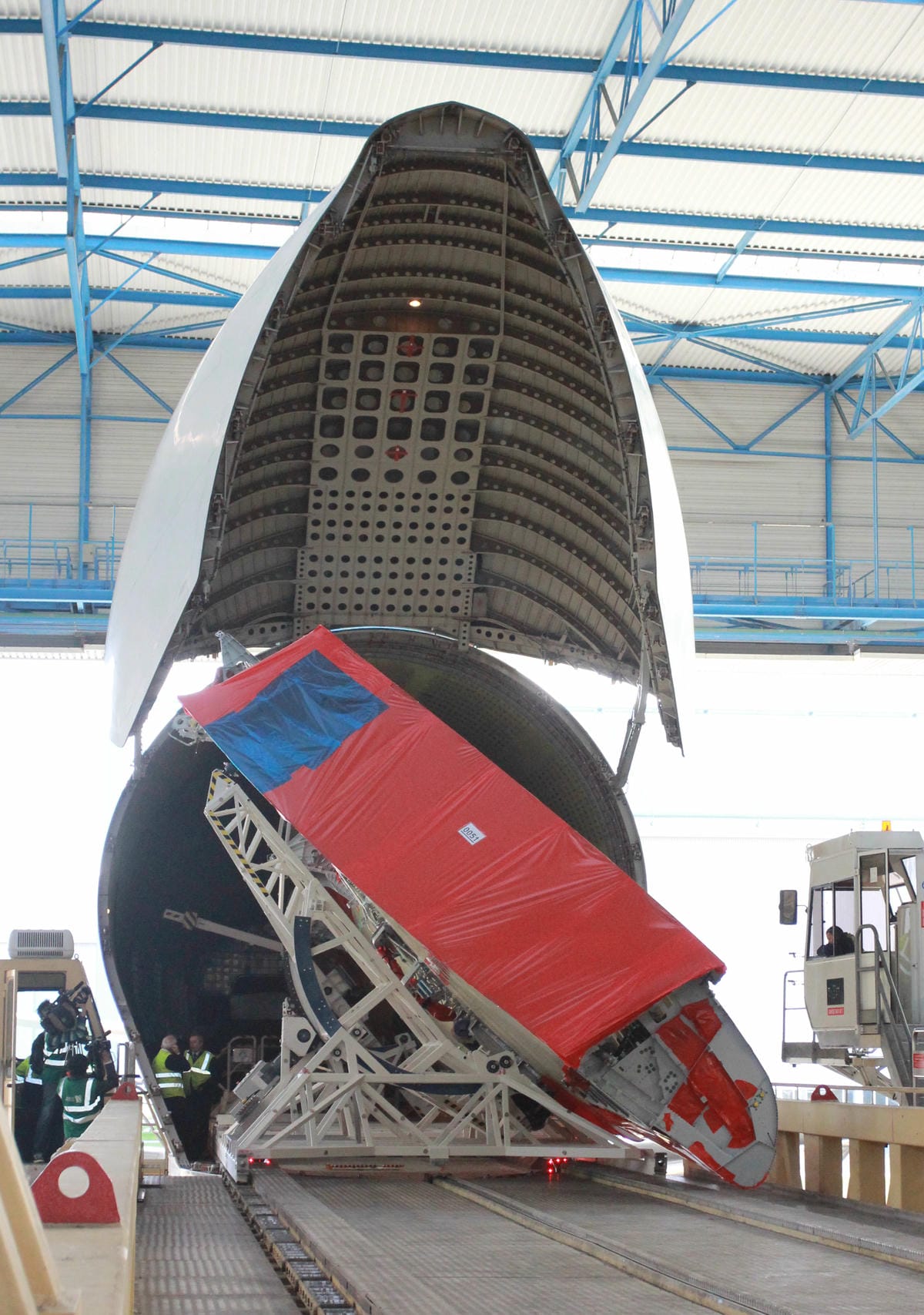 【華航A350特輯】生產飛機的大功臣-大白鯨運輸機 | 巧奪天工的紅梅揚姿塗漆工法揭密