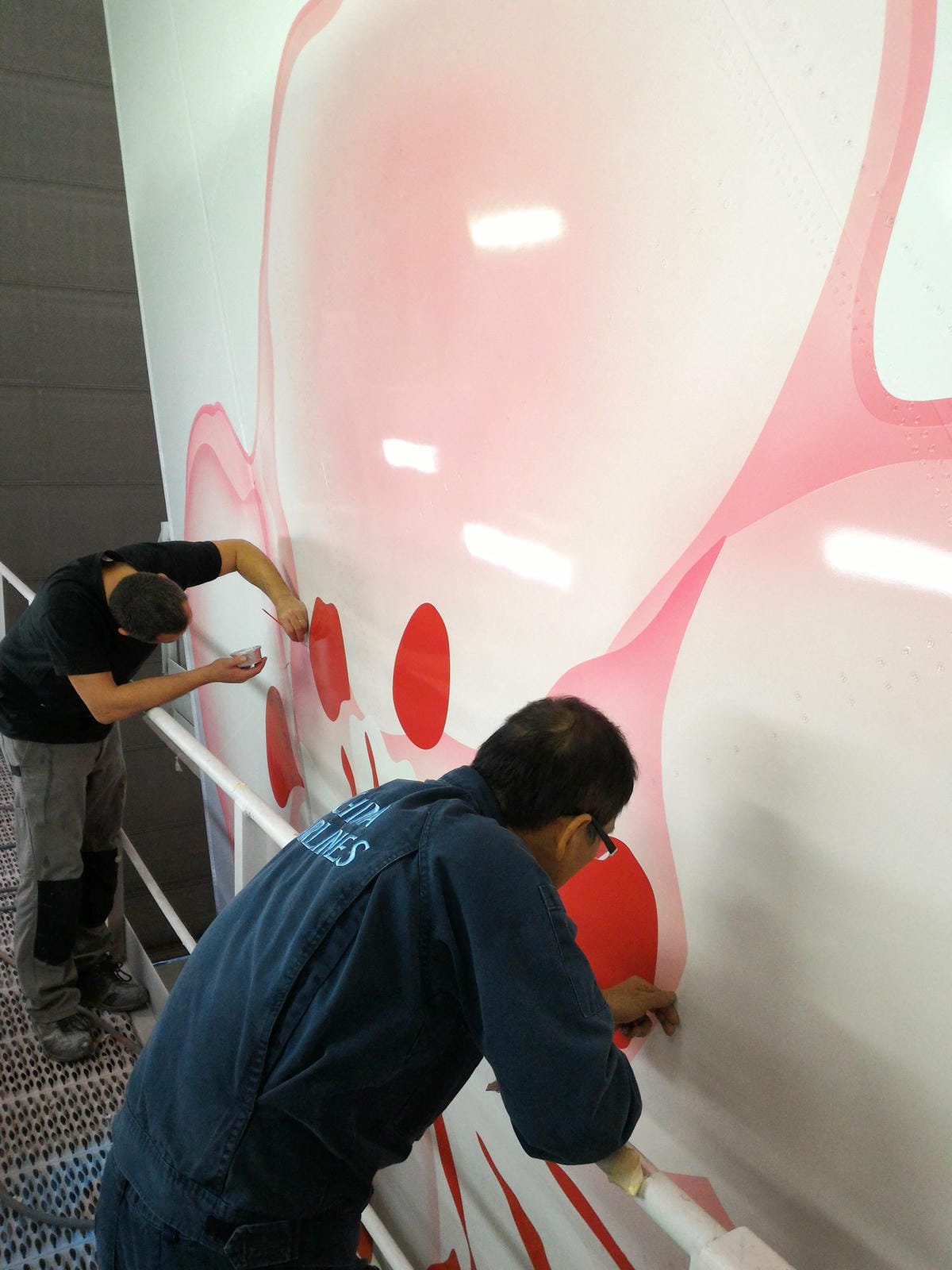 【華航A350特輯】生產飛機的大功臣-大白鯨運輸機 | 巧奪天工的紅梅揚姿塗漆工法揭密