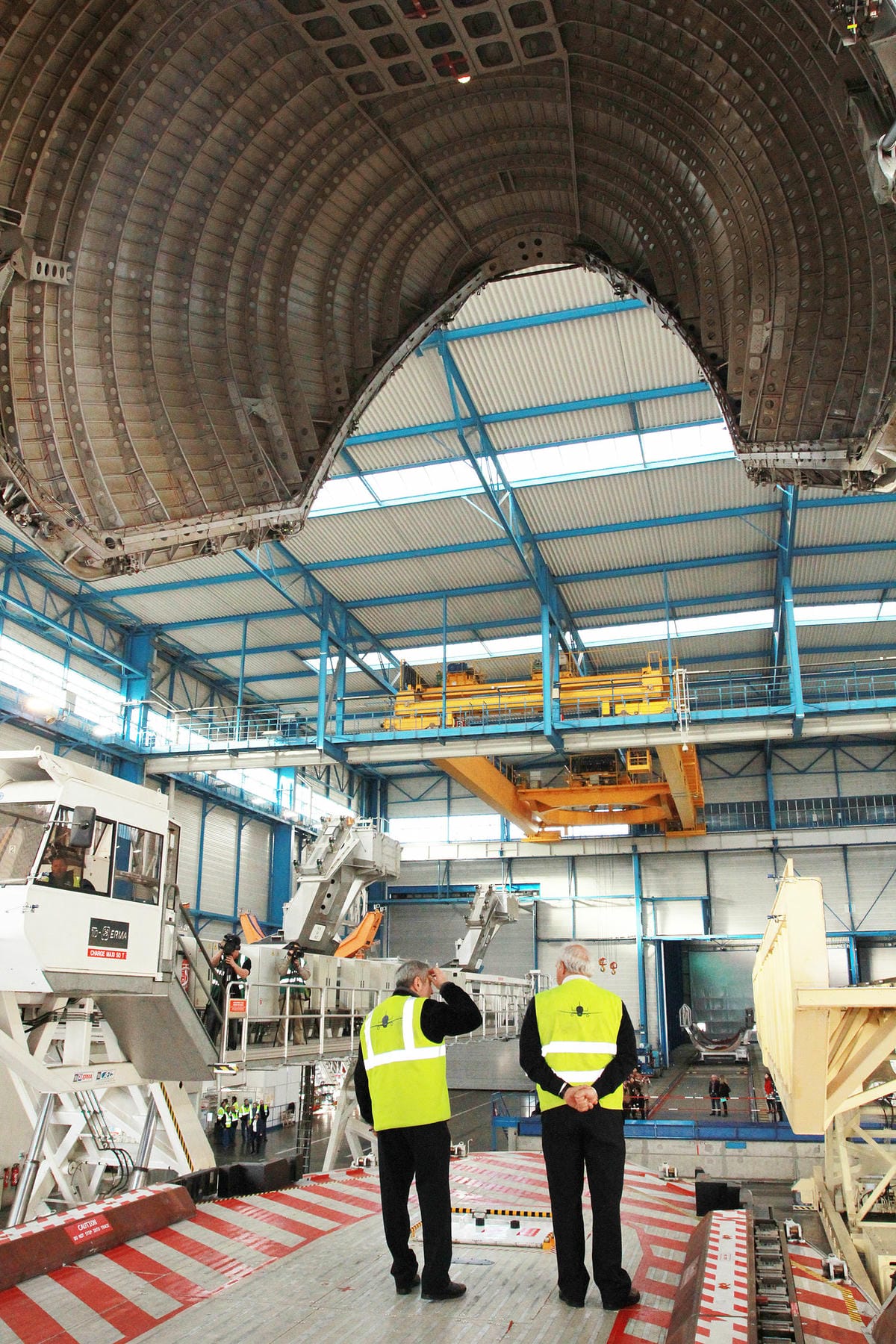 【華航A350特輯】生產飛機的大功臣-大白鯨運輸機 | 巧奪天工的紅梅揚姿塗漆工法揭密