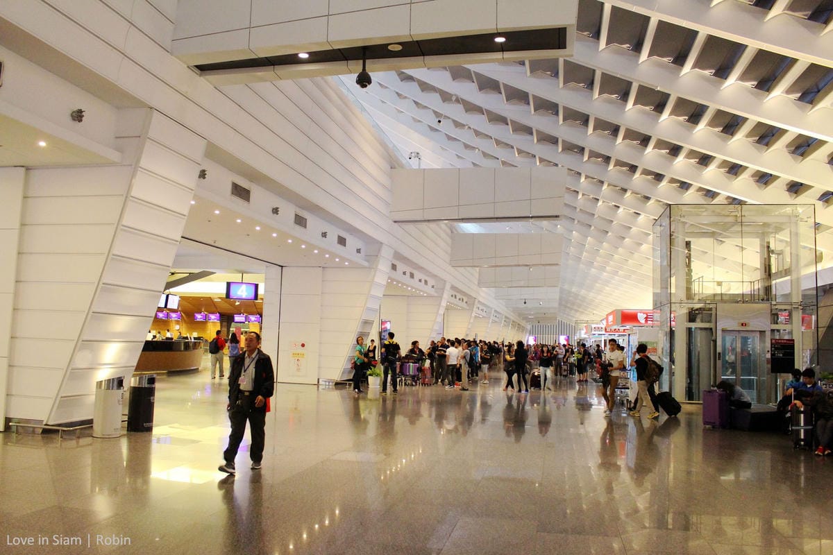 國泰航空台北貴賓室初體驗,桃園機場最大單一貴賓室,牛肉麵、珍奶、港點,多樣現做餐點飲料與放鬆空間! - 第3張圖 國泰航空台北貴賓室初體驗,桃園機場最大單一貴賓室,牛肉麵、珍奶、港點,多樣現做餐點飲料與放鬆空間!