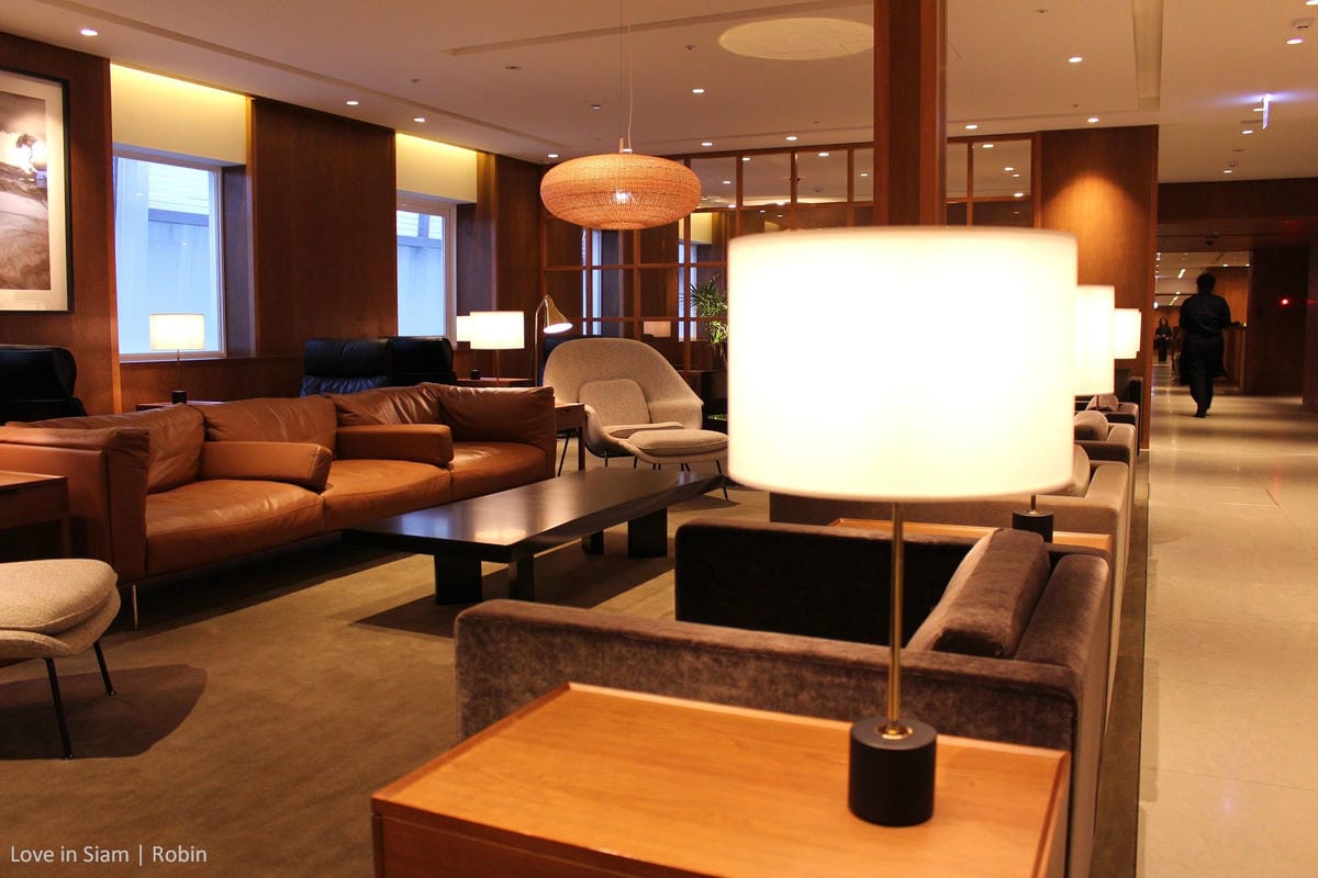 國泰航空台北貴賓室初體驗，桃園機場最大單一貴賓室，牛肉麵、珍奶、港點，多樣現做餐點飲料與放鬆空間!