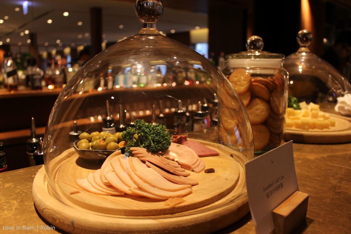 國泰航空台北貴賓室初體驗,桃園機場最大單一貴賓室,牛肉麵、珍奶、港點,多樣現做餐點飲料與放鬆空間! - 第53張圖 國泰航空台北貴賓室初體驗,桃園機場最大單一貴賓室,牛肉麵、珍奶、港點,多樣現做餐點飲料與放鬆空間!