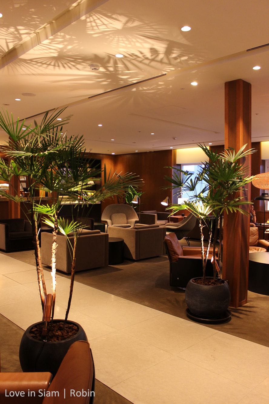 國泰航空台北貴賓室初體驗，桃園機場最大單一貴賓室，牛肉麵、珍奶、港點，多樣現做餐點飲料與放鬆空間!