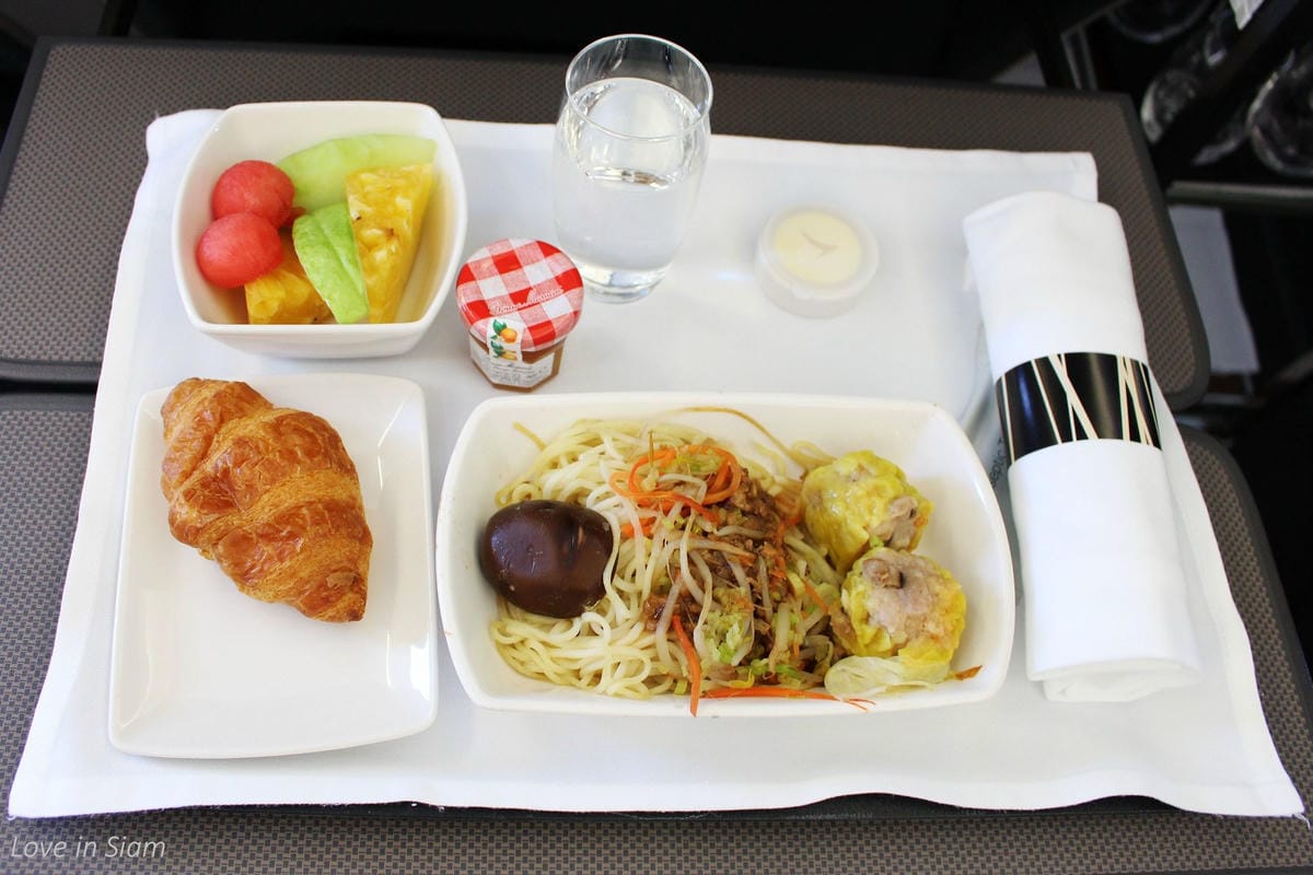 2016.05.27 國泰航空 CX407 台北-香港 商務艙飛行記錄-A330新地區性商務艙、完整服務、餐點介紹 - 第57張圖 2016.05.27 國泰航空 CX407 台北-香港 商務艙飛行記錄-A330新地區性商務艙、完整服務、餐點介紹