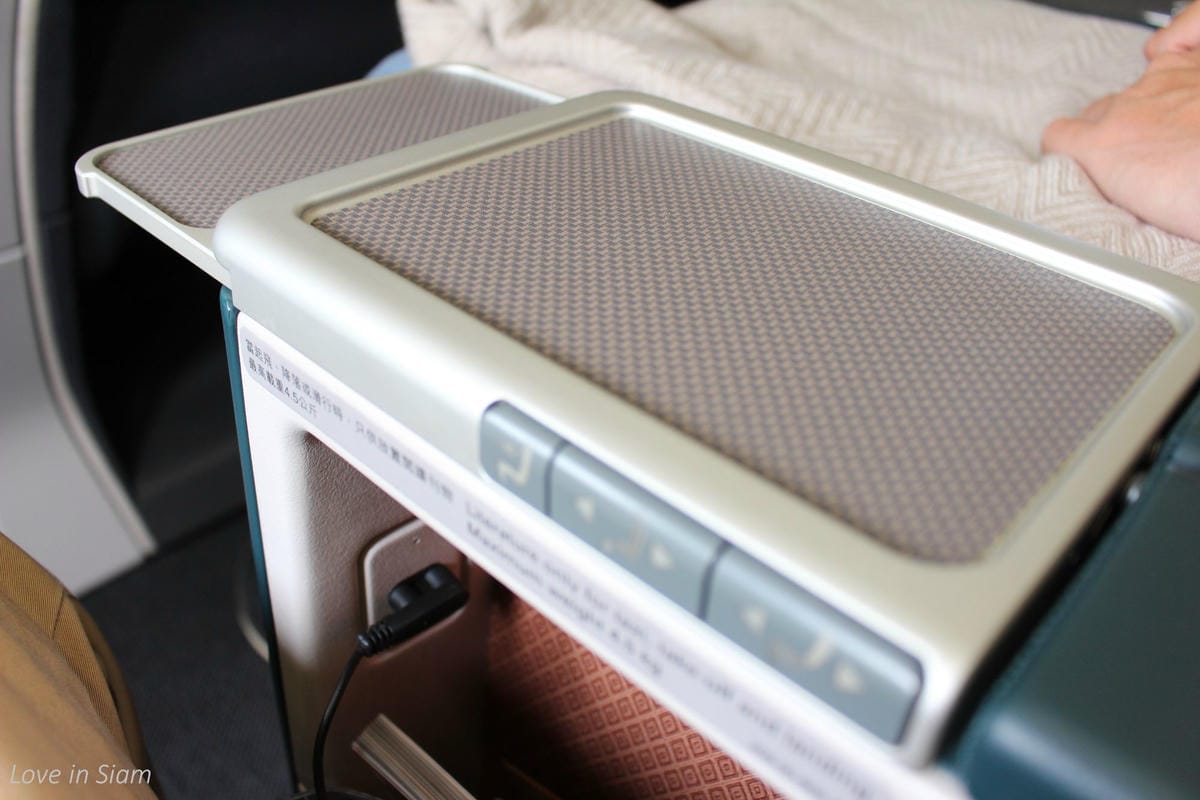 2016.05.27 國泰航空 CX407 台北-香港 商務艙飛行記錄-A330新地區性商務艙、完整服務、餐點介紹 - 第27張圖 2016.05.27 國泰航空 CX407 台北-香港 商務艙飛行記錄-A330新地區性商務艙、完整服務、餐點介紹